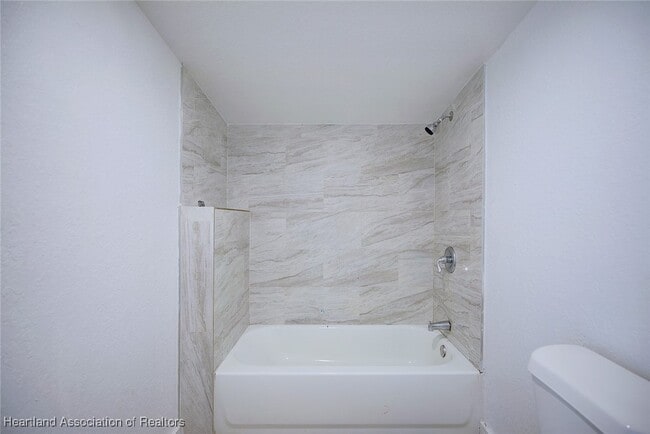 Building Photo - 915 S Waldron Ave