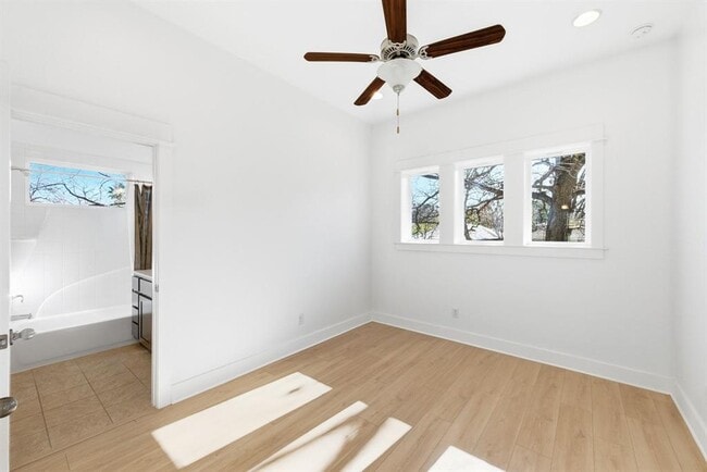 Building Photo - 1912 Haskell St