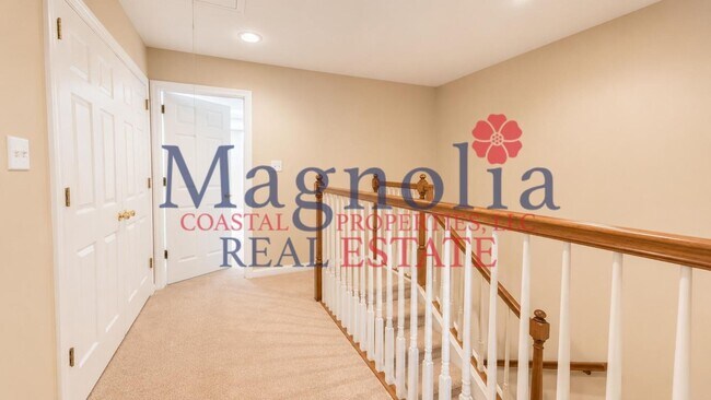 Building Photo - 2 Bedroom, 2.5 Bathrooms Townhome in the Heart of Savannah's Southside