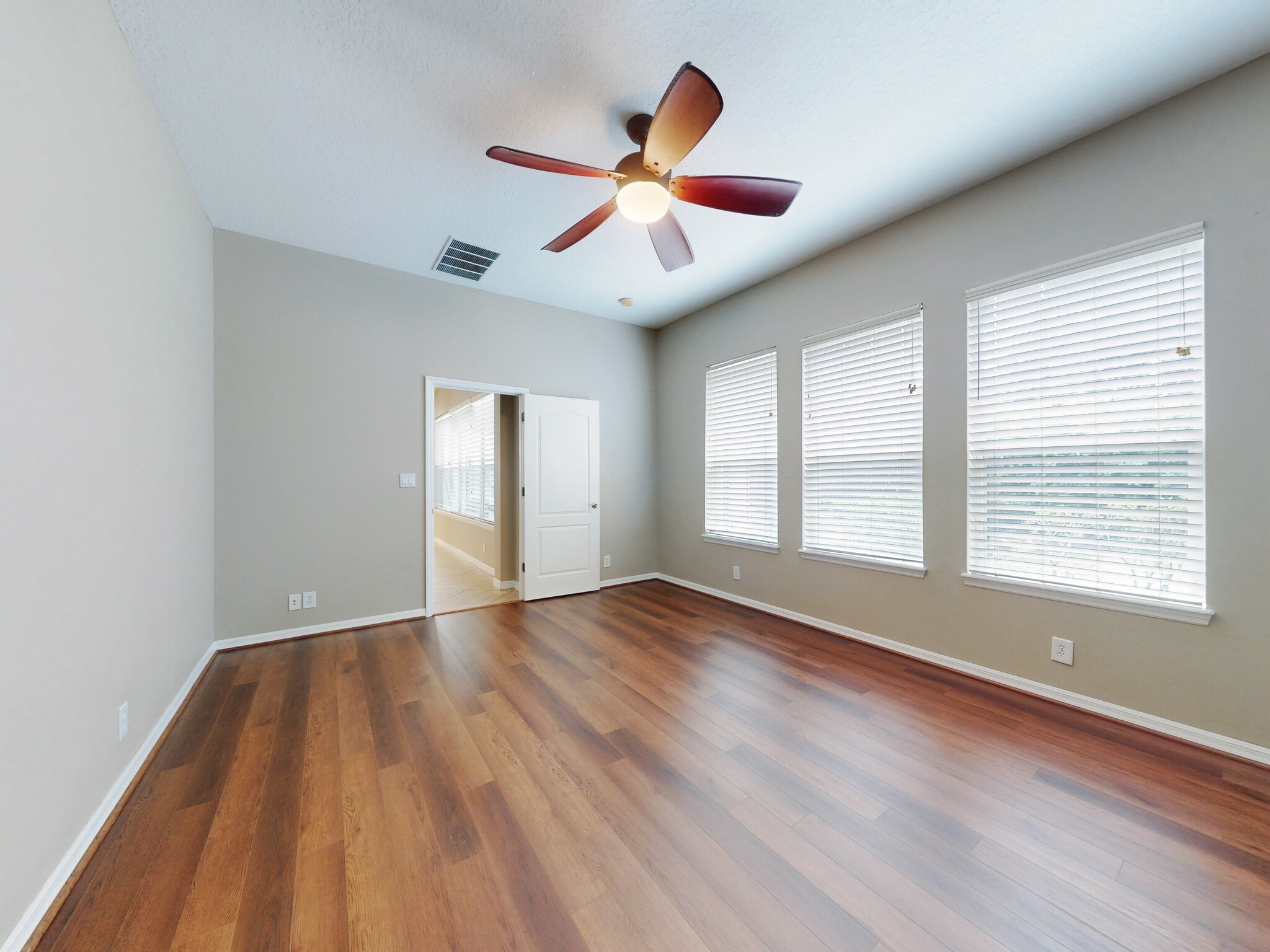 Building Photo - 610 Victoria Hills Dr