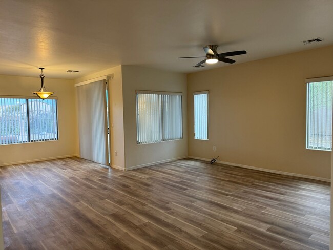 Building Photo - Nice SouthWest Tucson 3Bdm 2Ba, Close Casi...