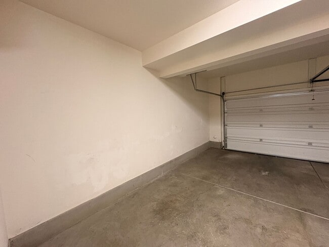 Building Photo - 3 Bed, 4 Bath in Eastvale!