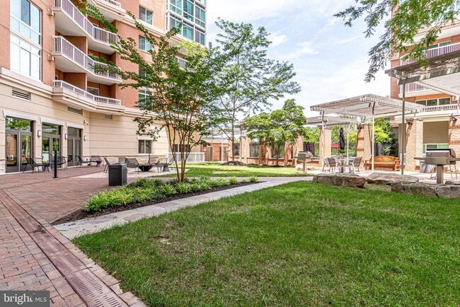 Building Photo - 3101 N Hampton Dr