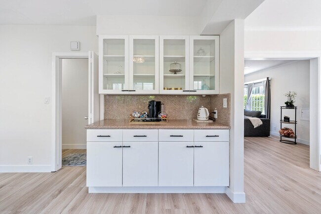 Building Photo - 140 N Carson Rd