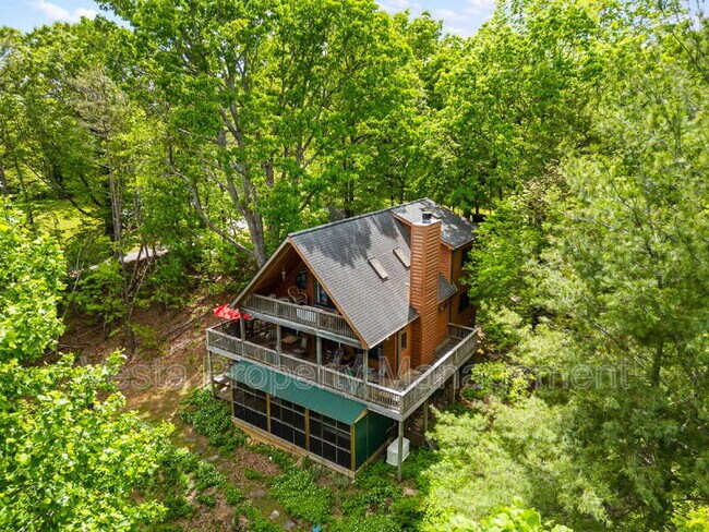 Building Photo - 71 Fairview Hills Dr