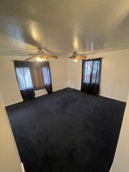 Building Photo - 523 Mitchell Ave