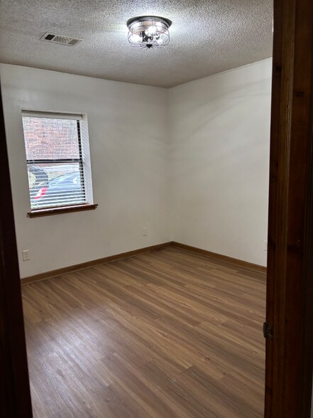 Building Photo - 3027 Waterworks Rd