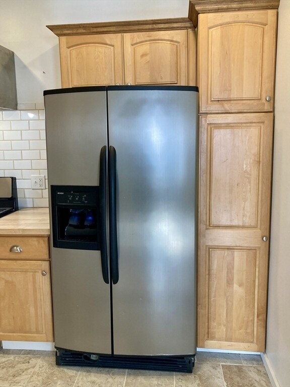 Building Photo - 49 Linden St