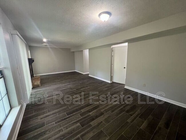 Building Photo - 803 Heritage Oaks Dr