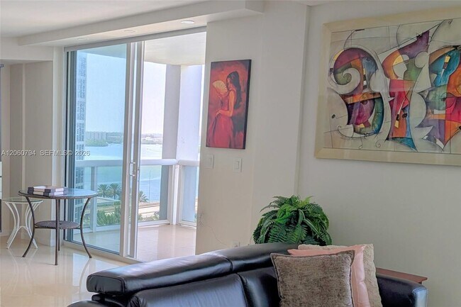 Building Photo - 10275 Collins Ave