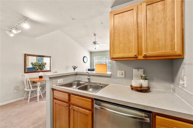 Building Photo - 9117 Lee Vista Blvd