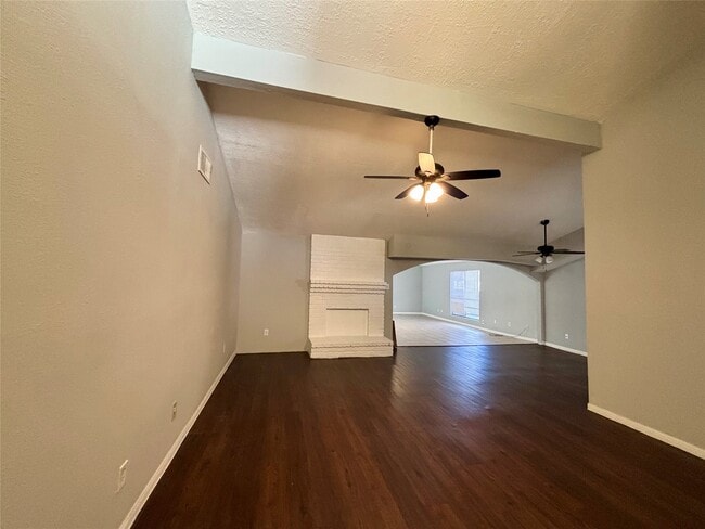 Building Photo - 15846 Blueridge Rd