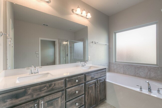 Building Photo - 1205 Glen Ct