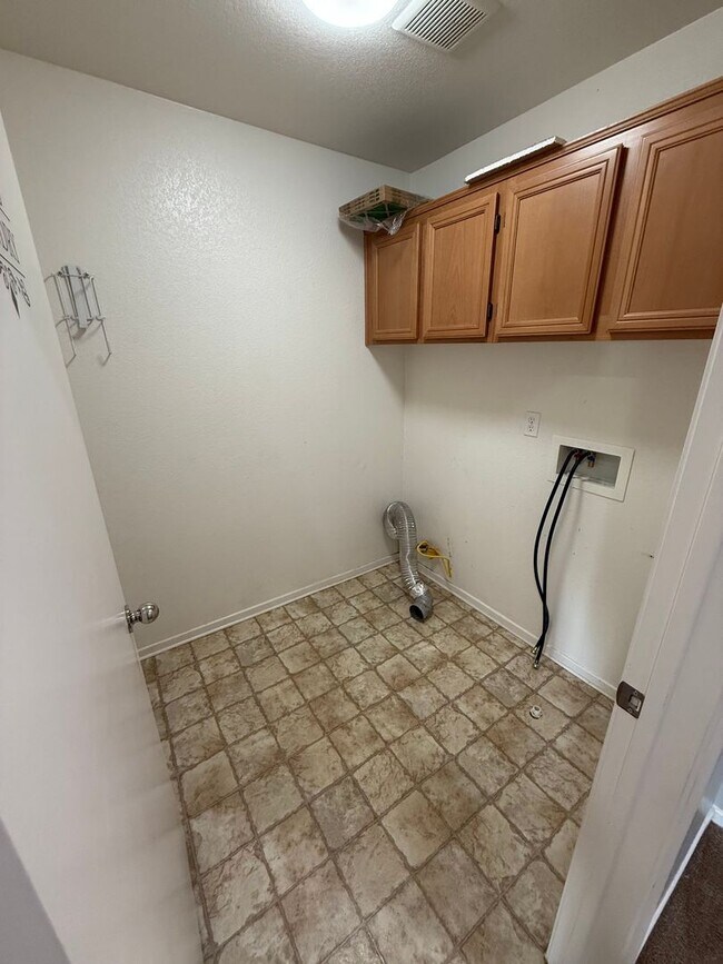 Building Photo - Move-In Ready 2BR / 2.5BA Condo for Rent – Villas Serena