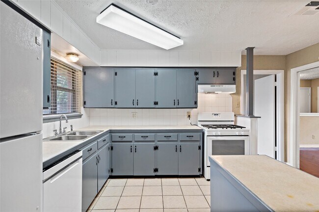 Building Photo - 4310 Ebbtide Dr