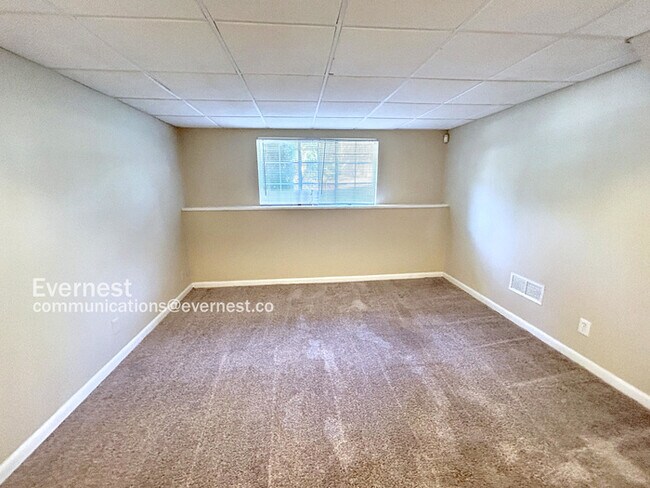 Building Photo - 493 Village Square Ct