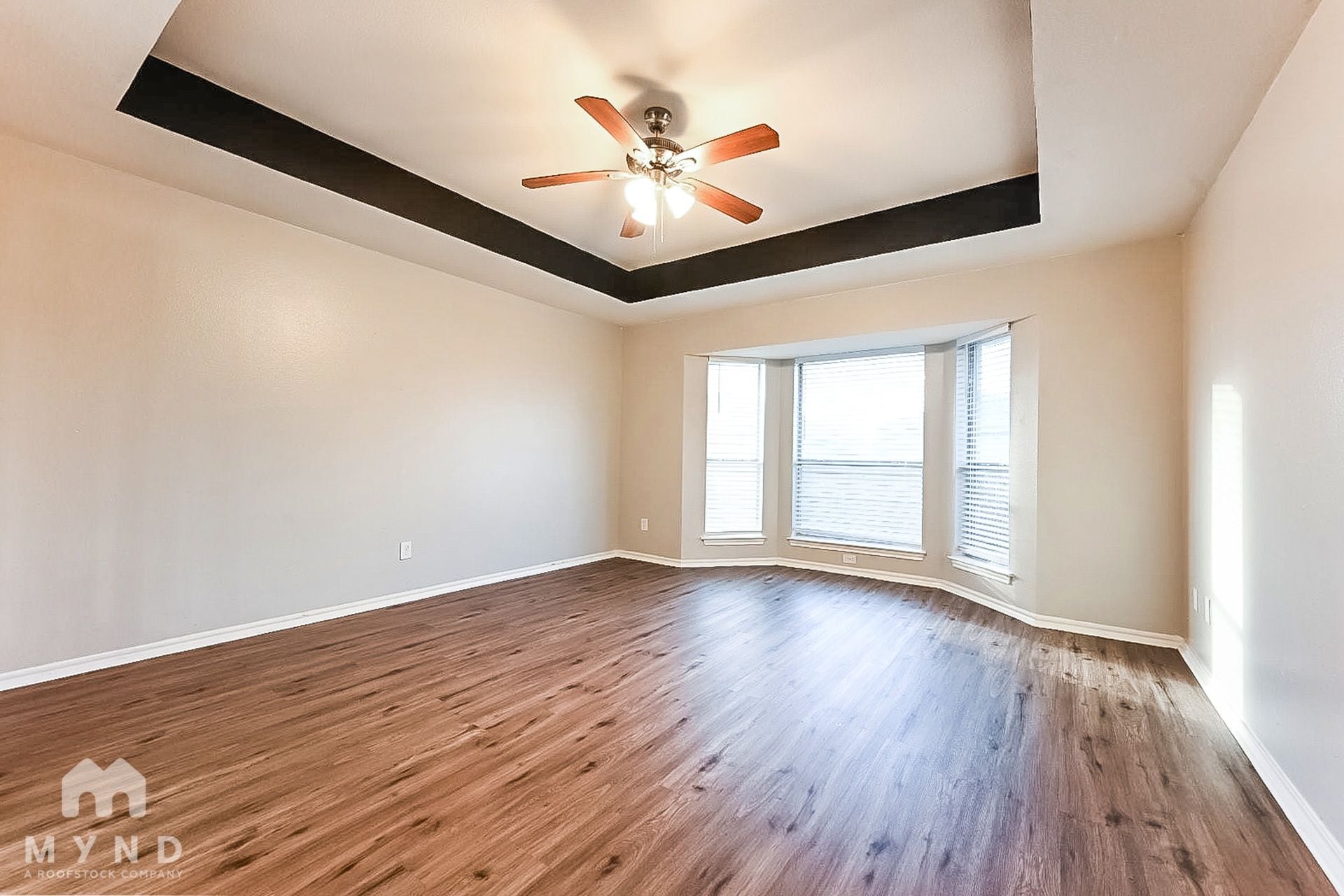 Building Photo - 2526 Sunset Dr