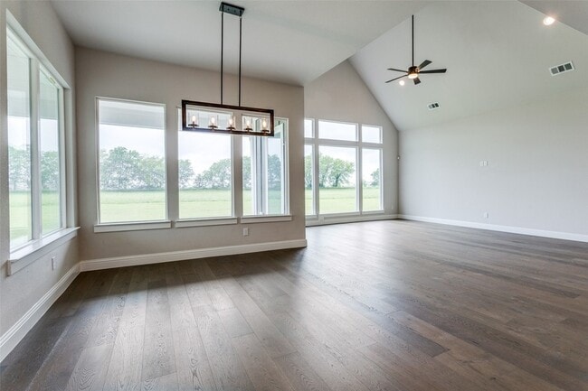 Building Photo - 709 Lexington Ln