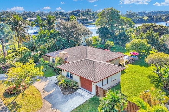 Building Photo - 916 Roberts Rd