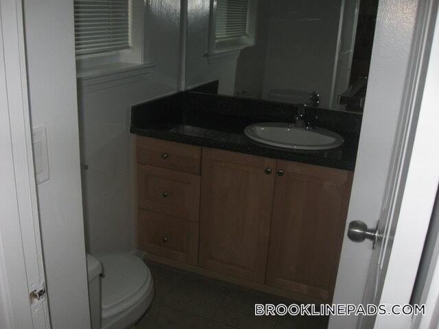 Building Photo - 107 Sherman St