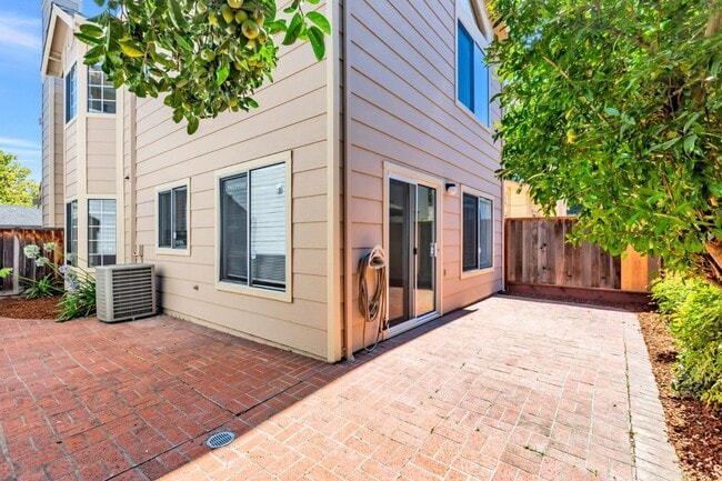 Building Photo - 39737 Potrero Dr