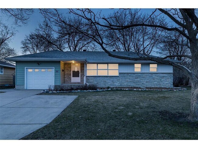 Building Photo - 6418 37th Ave N