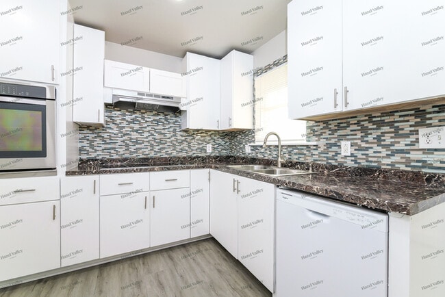 Building Photo - 806 S Meadow Ln
