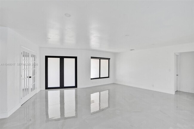 Building Photo - 16653 Golfview Dr