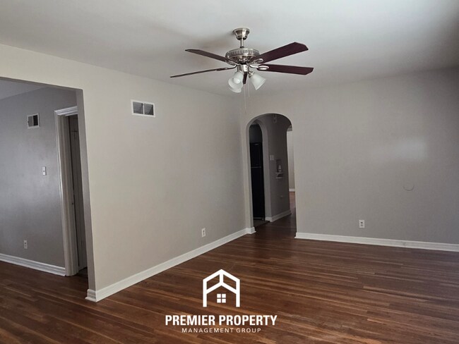 Building Photo - Charming 3BR St. Louis Home w/ Hardwood Floors, Dining Room & Garage