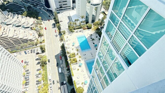 Building Photo - 950 Brickell Bay Dr