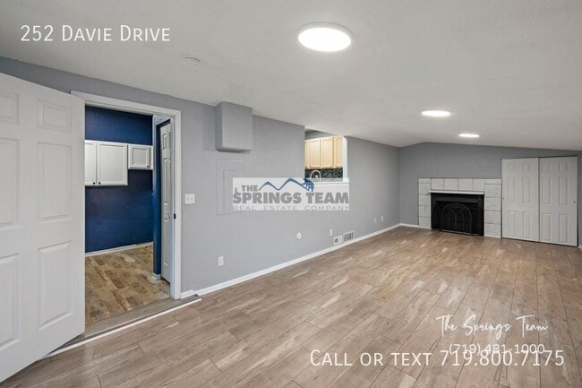 Building Photo - 252 Davie Dr