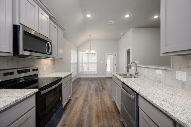 Building Photo - 2801 Tulip Dr