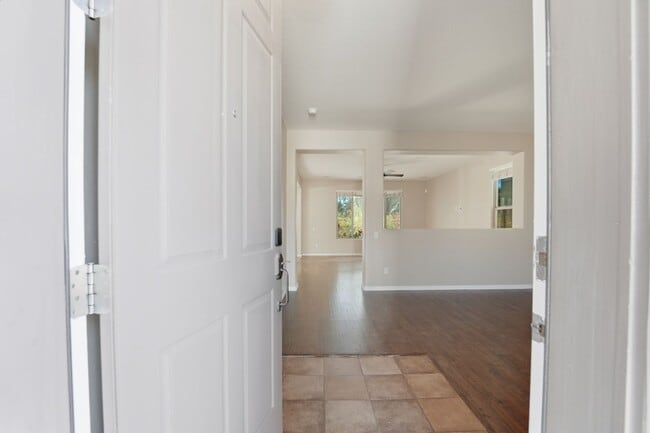 Building Photo - Spacious 3-Bedroom + Loft Home with Mounta...