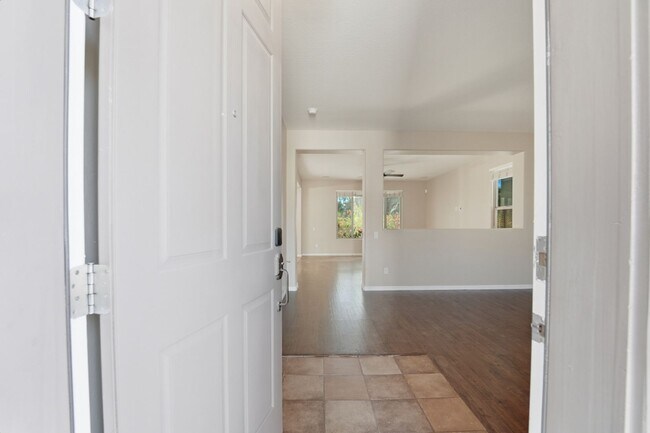 Building Photo - Spacious 3-Bedroom + Loft Home with Mountain Views in Stetson Valley