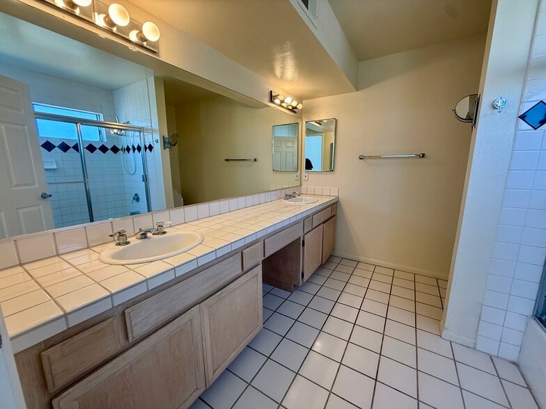 Building Photo - 1937 Euclid St