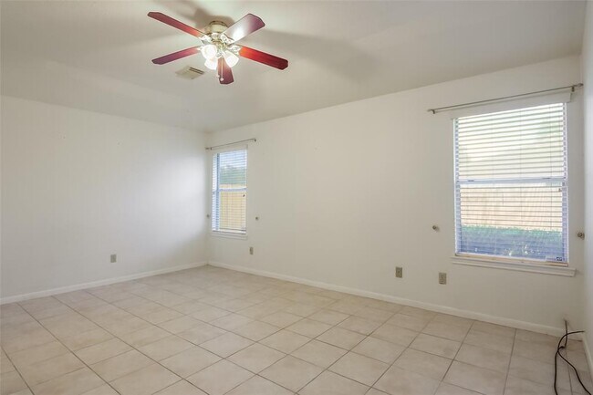 Building Photo - 5018 Dawngate Dr