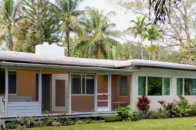 Building Photo - 750 NE 120th St