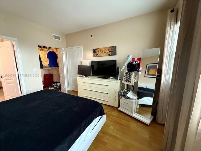 Building Photo - 20 Calabria Ave