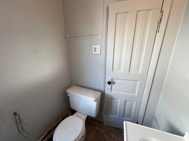 Building Photo - 922-4 Vermilion-