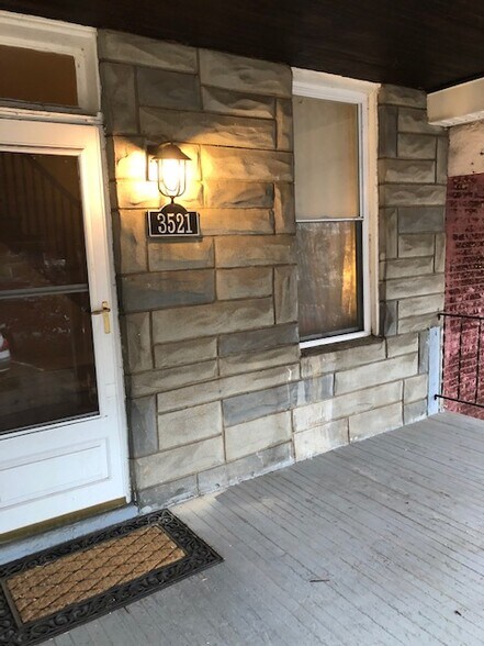 Building Photo - 3521 Chestnut Ave