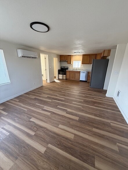 Building Photo - 3562 Valley Rd NE