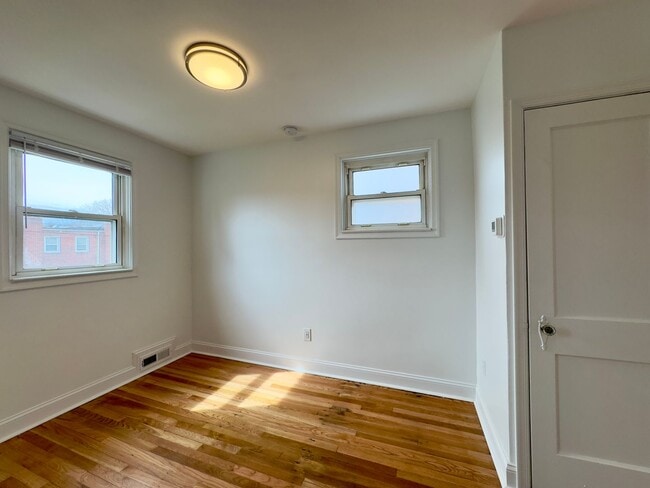 Building Photo - Modern 2-Bedroom Townhome with Spacious Ya...