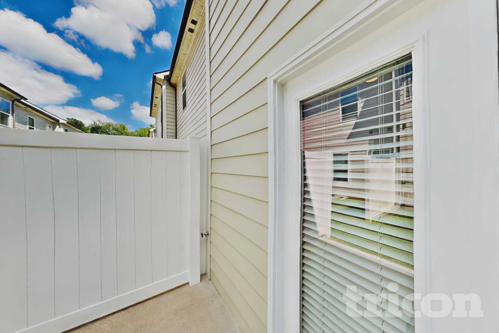 Building Photo - 512 Hickory Leaf Ct