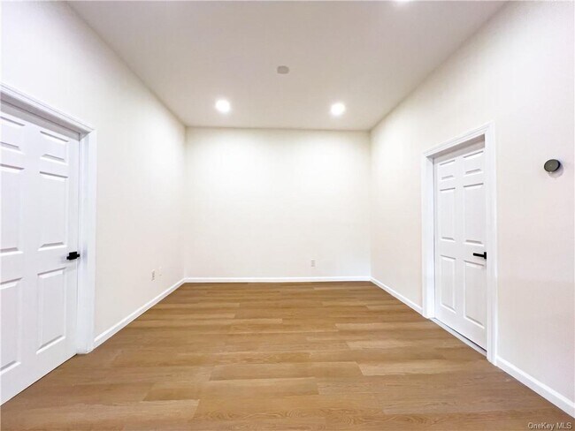 Building Photo - 456 N Liberty Dr