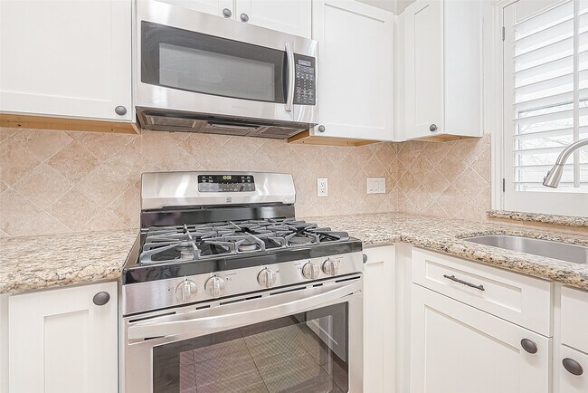 Building Photo - 2930 Grants Lake Blvd