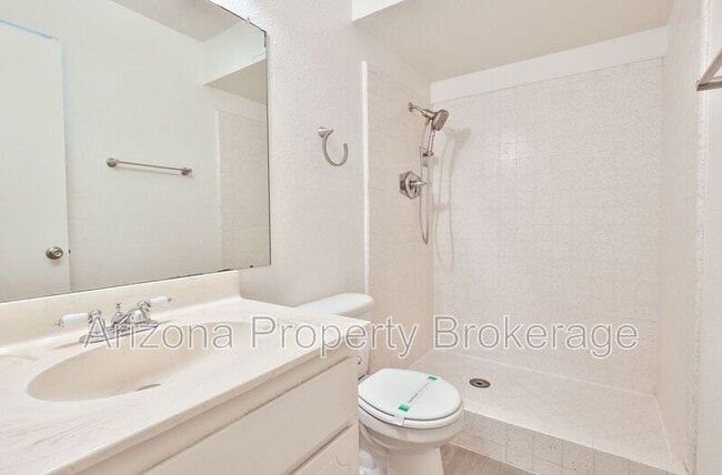Building Photo - 3009 E Caballero St