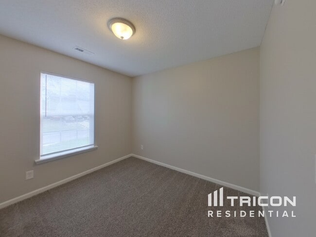 Building Photo - 4 Sawdust Ct