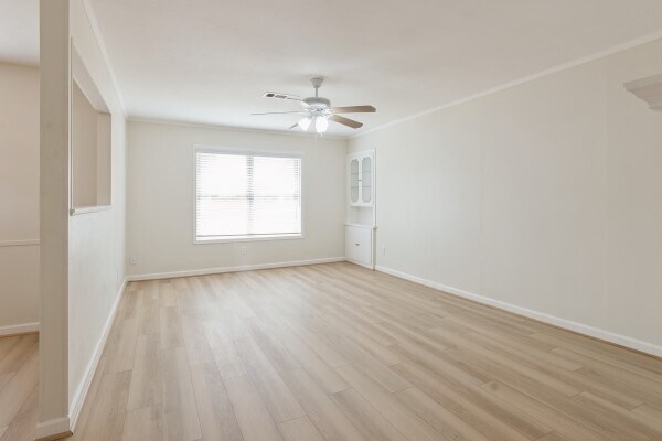 Building Photo - 407 Holly Ln