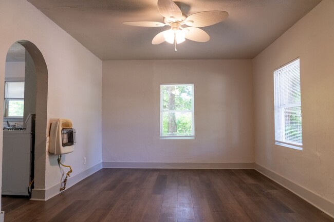 Building Photo - CHECK OUT this 3 bedroom in OKC! - FULLY R...
