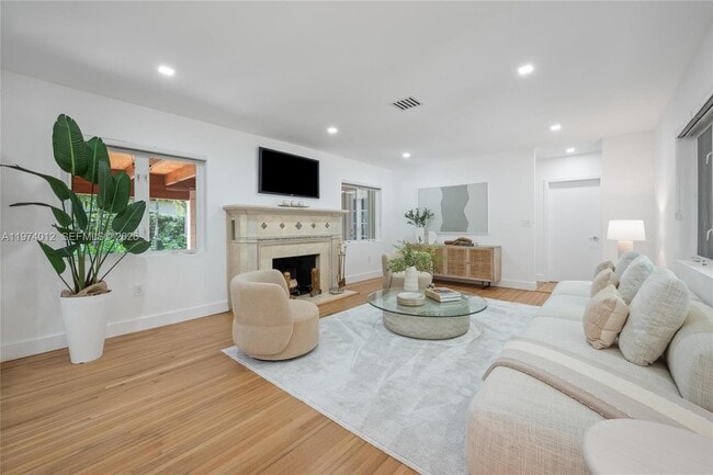 Building Photo - 5211 Granada Blvd